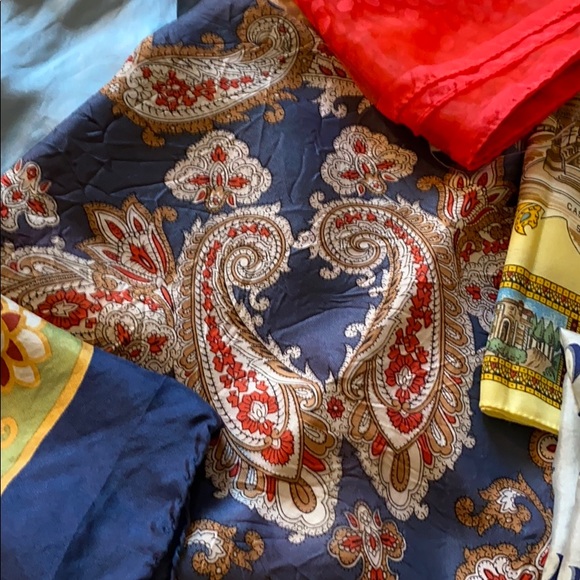 Vintage Scarves ๐งฃ - Picture 7 of 12